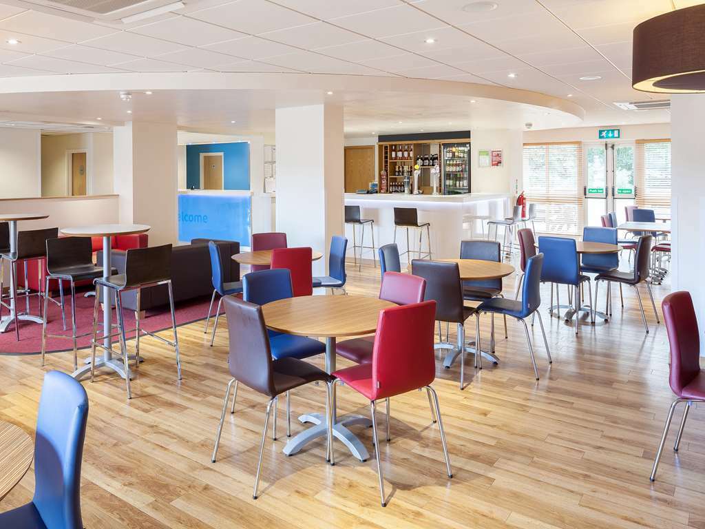 Travelodge Ashford Ресторан фото